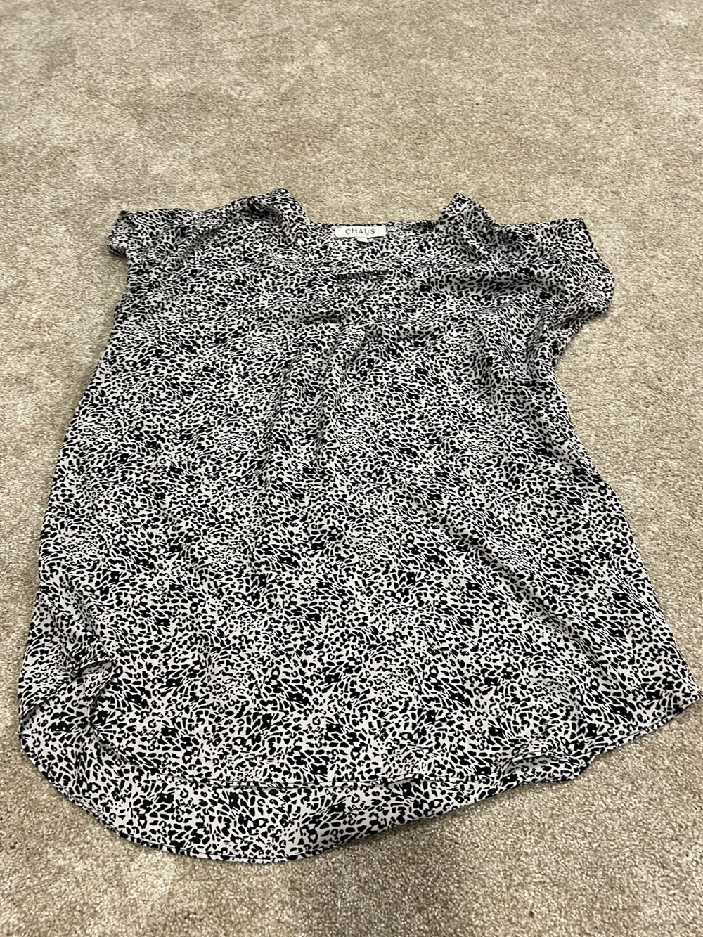 Chaus Black & White Leopard-Print Cap Sleeve Blouse